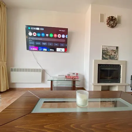 Mountain With Amazing View 2br, Free Parking Apartment *